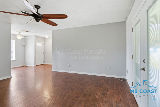 Building Photo - 208 Charles Ave