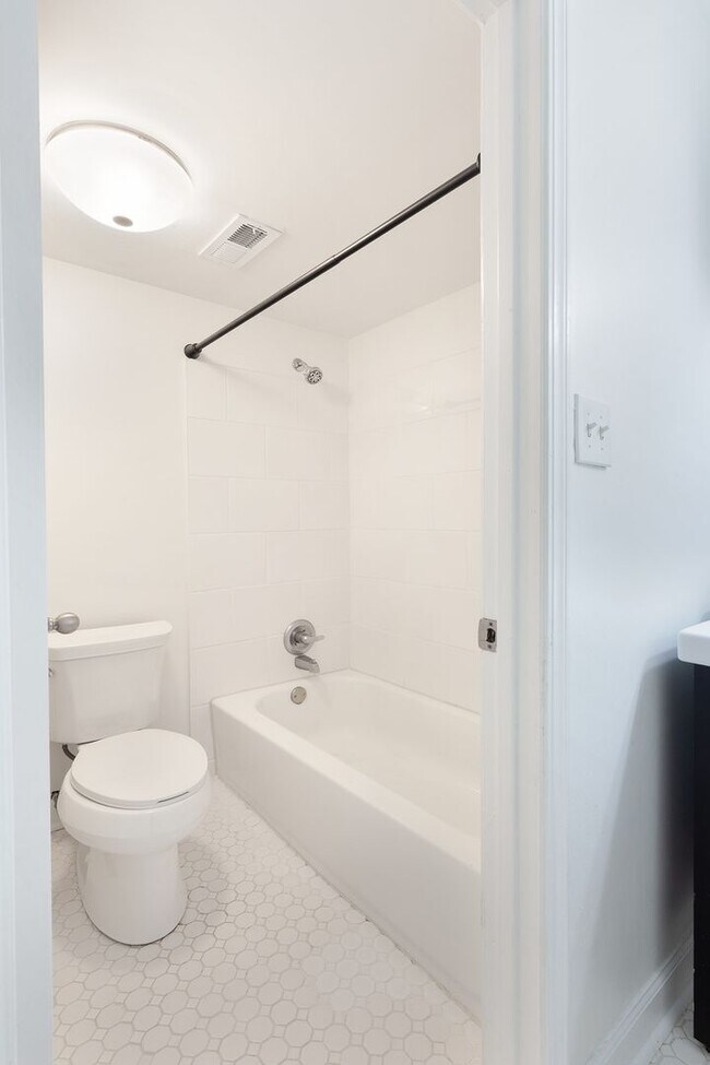 Building Photo - Spacious 2/2 Condo w/ Great Roommate Setup!