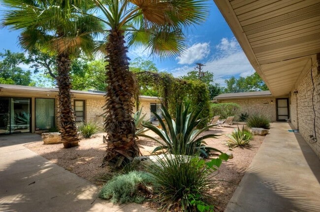 Building Photo - 2400 Jarratt Ave