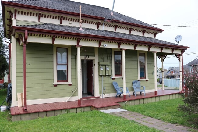 Building Photo - 14th &amp; B