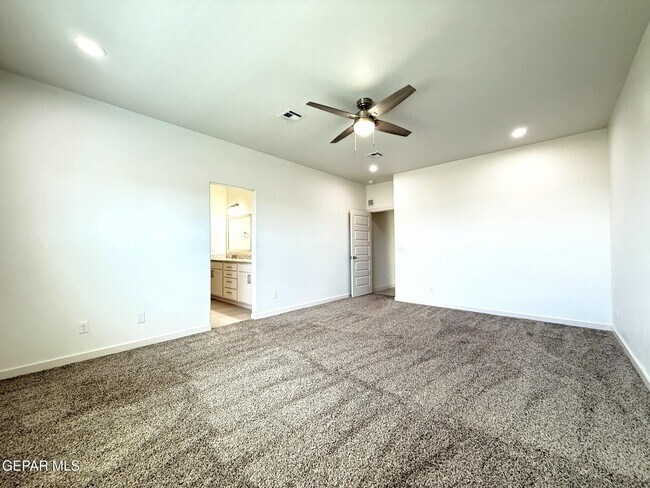 Building Photo - 7792 Enchanted Pk Dr