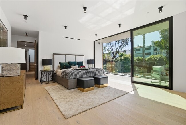 Building Photo - 400 Heliotrope Ave
