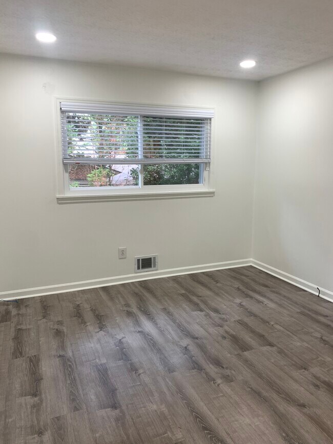 Building Photo - 1714 S Johnson Ferry Rd NE