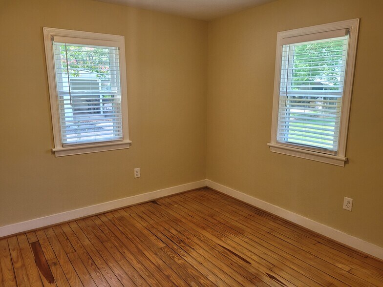 Building Photo - 21612 Hudson St