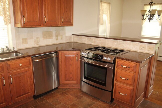 Building Photo - 653 Runkle Rd