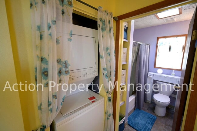 Building Photo - Furnished cabin on 3 acres, in Sequim