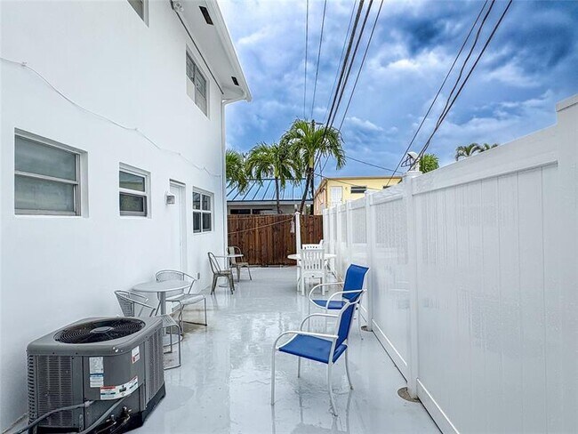 Building Photo - 4541 N Ocean Dr