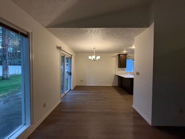 Building Photo - Stunning 3 Bed, 2 Bath Home near Riverside State Park!