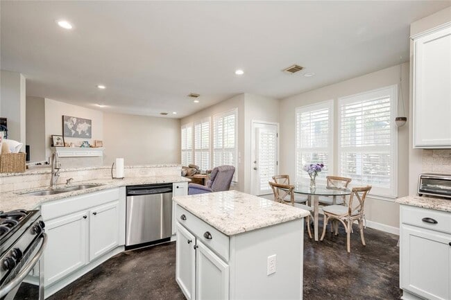 Building Photo - 2729 Kinney Oaks Ct