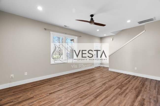 Building Photo - 113 Stone Dr