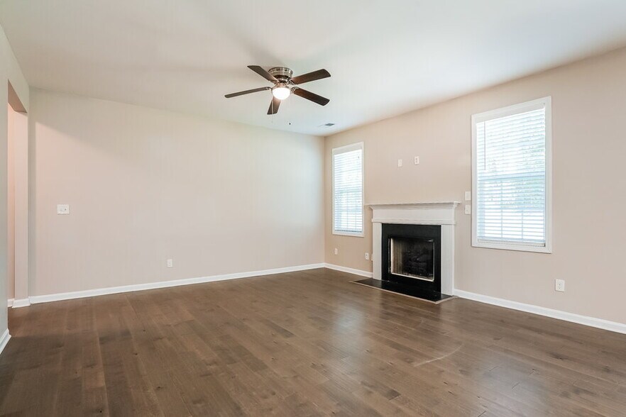 Building Photo - 316 E Webber Ln