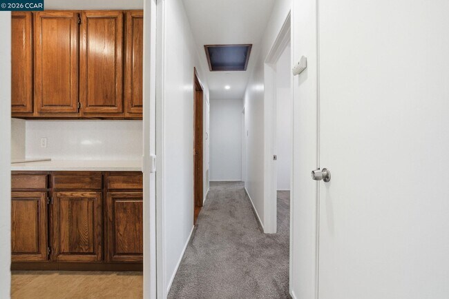 Building Photo - 1930 Sunshine Dr