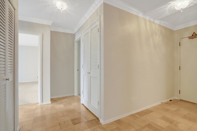 Building Photo - 3800 Fairfax Dr