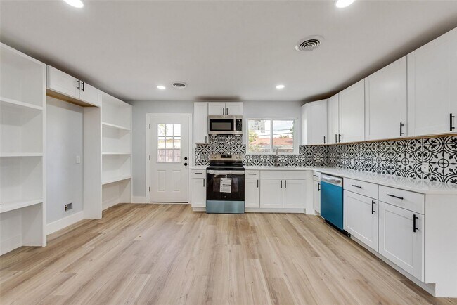Building Photo - Built for Entertaining. Designed for Living. Fresh Style. Smart Layout. Perfect Location
