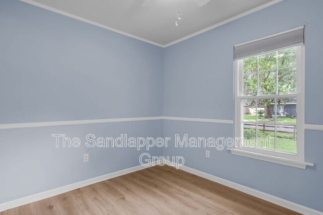 Building Photo - 18 Paddlecreek Ave