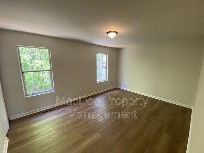 Building Photo - 104 Kings Mill Dr