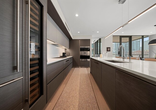 Building Photo - 366 W Superior St