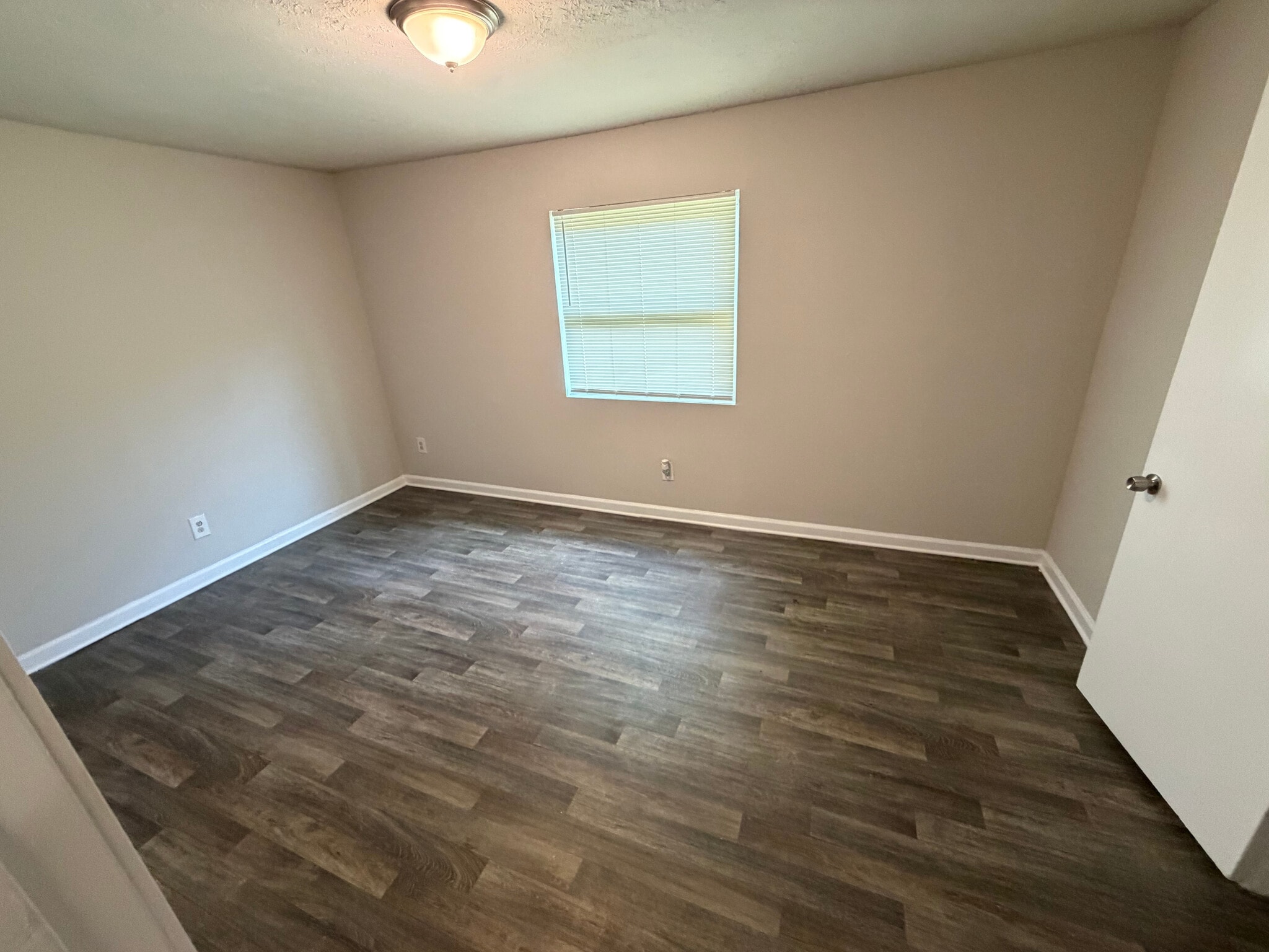 Building Photo - Room in Apartment on Mt Zion Rd