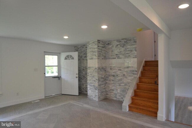 Building Photo - 1436 E Lamplighter Ln