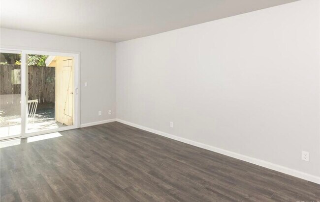 Building Photo - 1353 Nord Ave