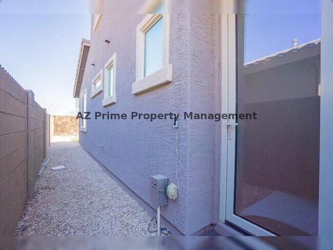 Building Photo - 3719 S 63rd Dr