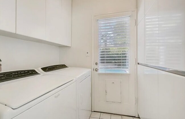 Building Photo - 20426 Lorne St