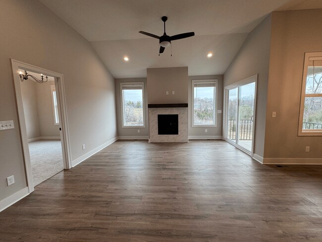 Building Photo - 1401 SW Winthrop Dr