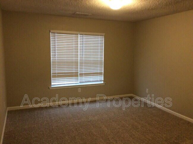 Building Photo - 1087 Glen Chase Dr