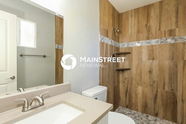 Building Photo - 3 Bedroom Pet-Friendly Home in Phoenix, AZ with Main Street Renewal
