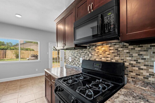 Building Photo - 1207 York Castle Dr