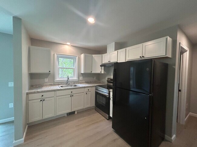 Building Photo - 61 Lovewell Pond Rd