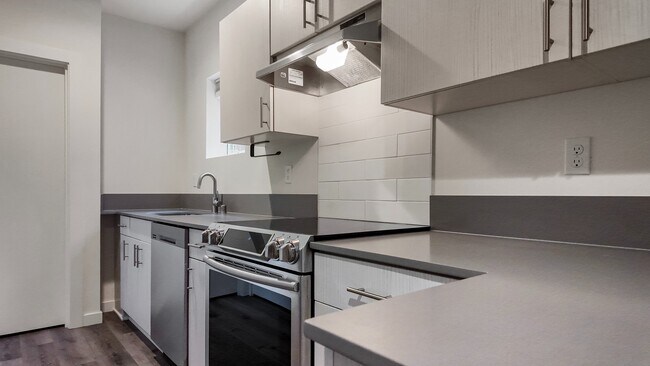 Building Photo - Modern 2BR Apartment in Prime Queen Anne Location
