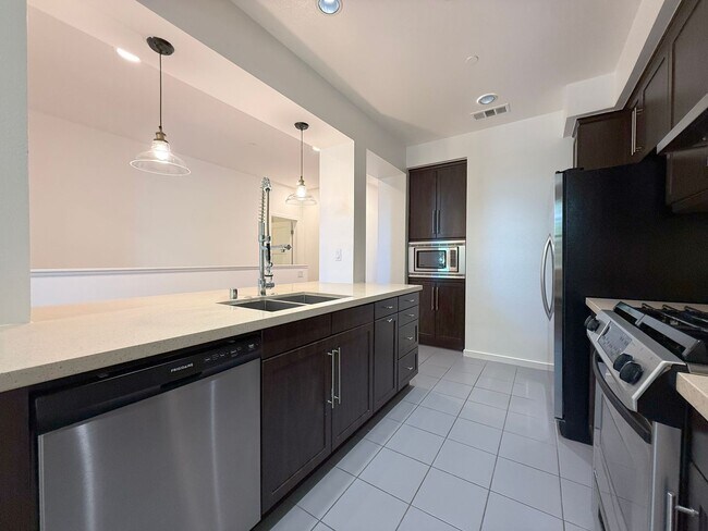 Building Photo - Modern Live/Work Loft In Sought After Depo...