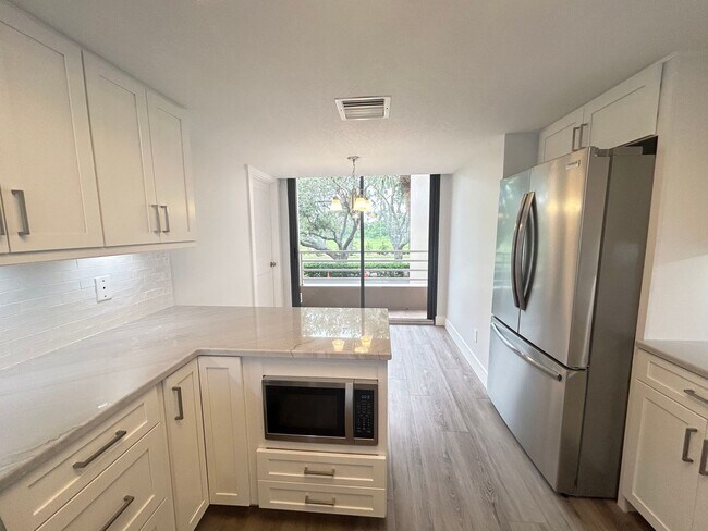 Building Photo - Beautifully Remodeled 2/2 Waterfront Unit in Gated Community!