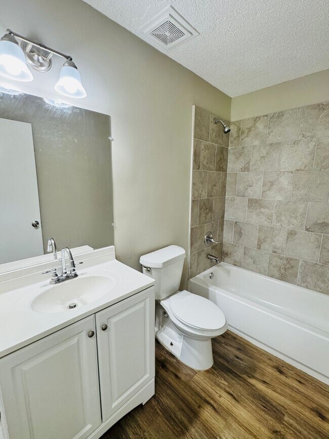 Building Photo - Modern 3-Bedroom Beauty