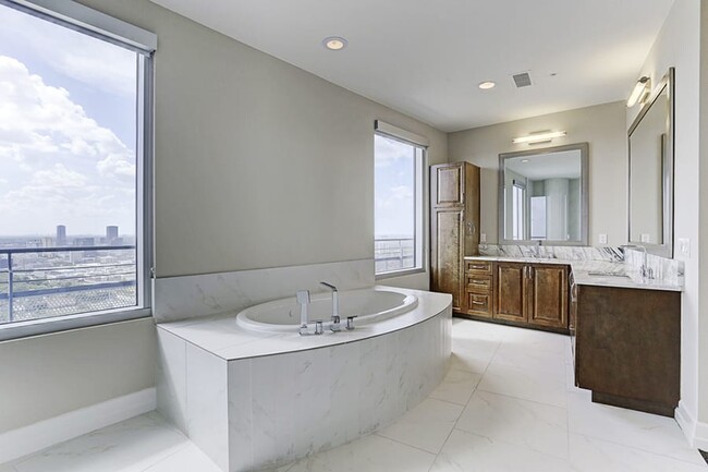 Building Photo - High-Rise Luxury in River Oaks