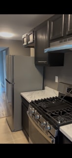 Kitchen - 406 Chaplin St SE