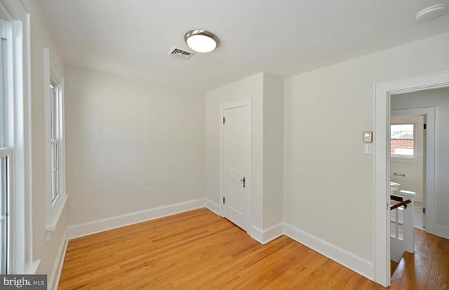 Building Photo - 31 W Whitlock Ave