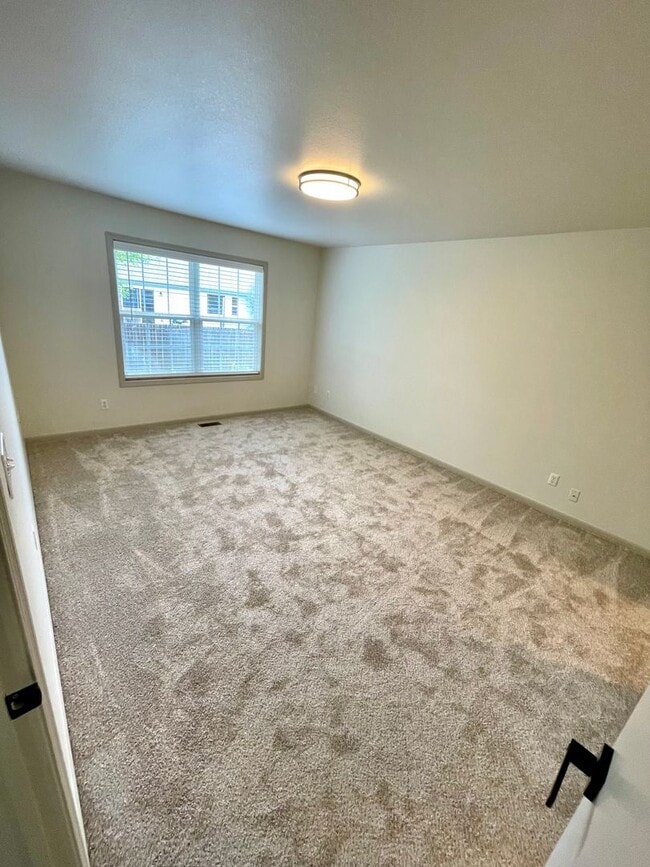 Building Photo - 201 Manor Ct