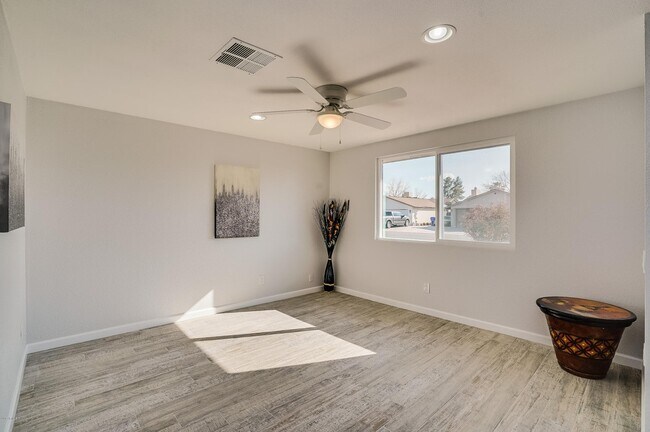 Building Photo - 1804 W Nopal Dr