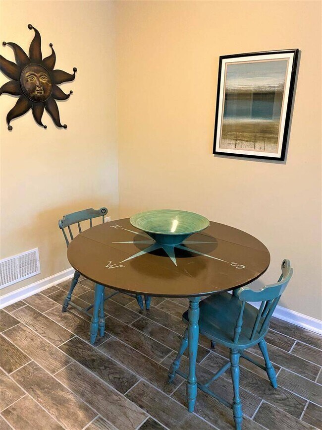 Building Photo - 714 Rosedale St