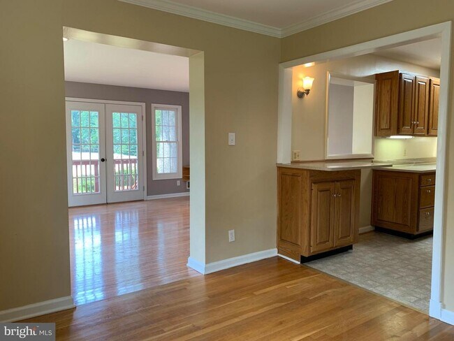 Building Photo - 1334 Mayflower Dr