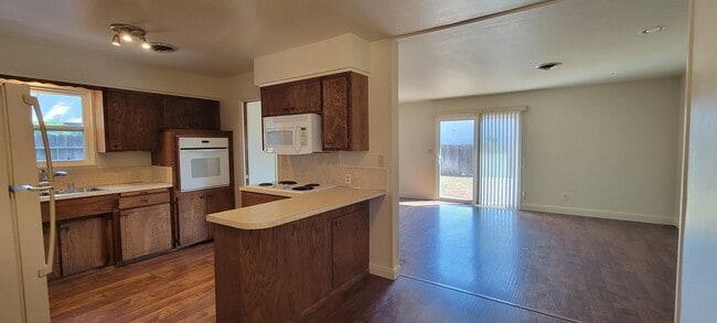 Building Photo - South Redding Cutie Near Westwood Village Shopping Center