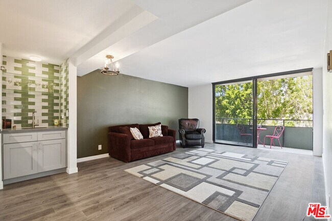 Building Photo - 10535 Wilshire Blvd