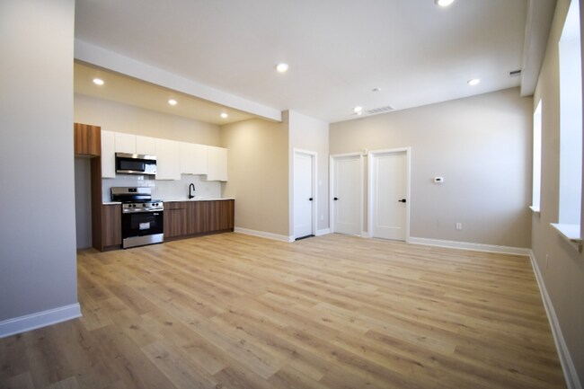 Building Photo - 1030 N 48th St