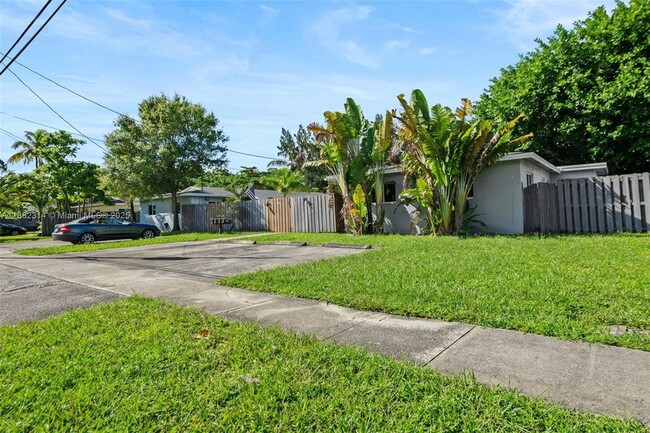 Building Photo - 2433 NW 9th Terrace