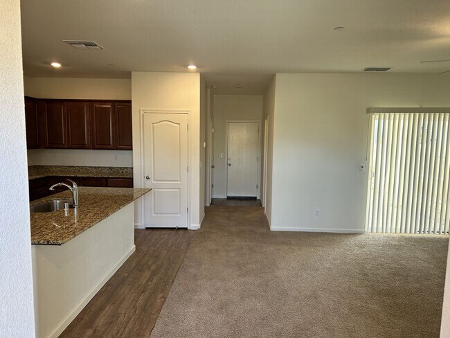 Building Photo - 4 Bedroom Home with His and Hers Closets in Weston Ranch, Gated Community!