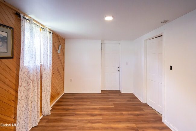 Building Photo - 99 Fiddlers Ln