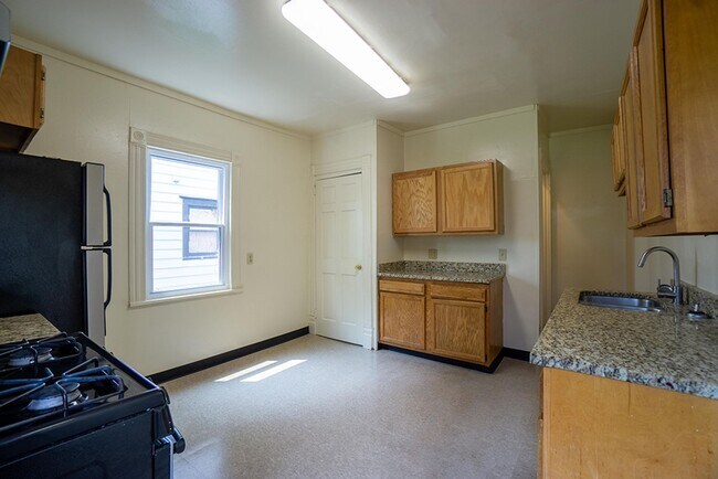Building Photo - 204 Harvard Pl
