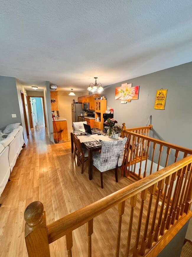 Building Photo - Gorgeous 3 Bedroom, 2 Full Bathroom Townhome in Desirable Location